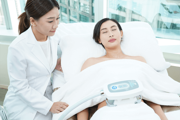 進行ColdSculpt 3 哈佛冷凍溶脂療程