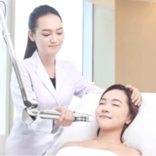 進行 Fotona 4D 虎紋槍療程