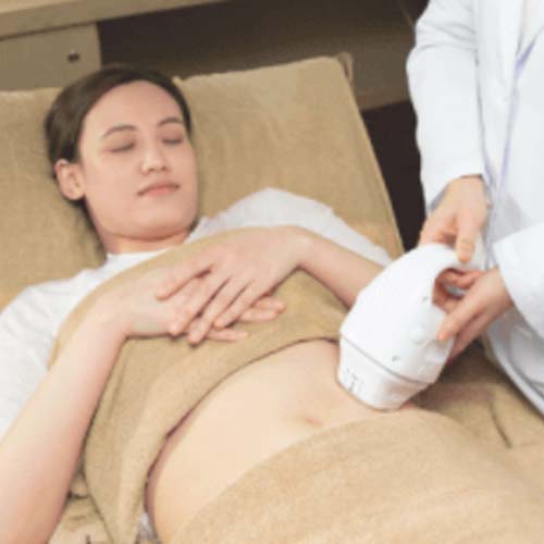 進行 HIFU 溶脂修形療程