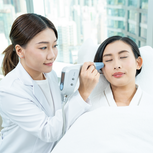 專業皮膚分析 及 i-Perfect 眼袋槍療程